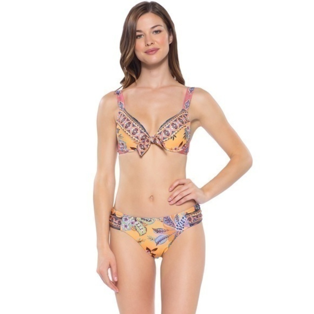 Becca | Convertible Strap Bikini Top